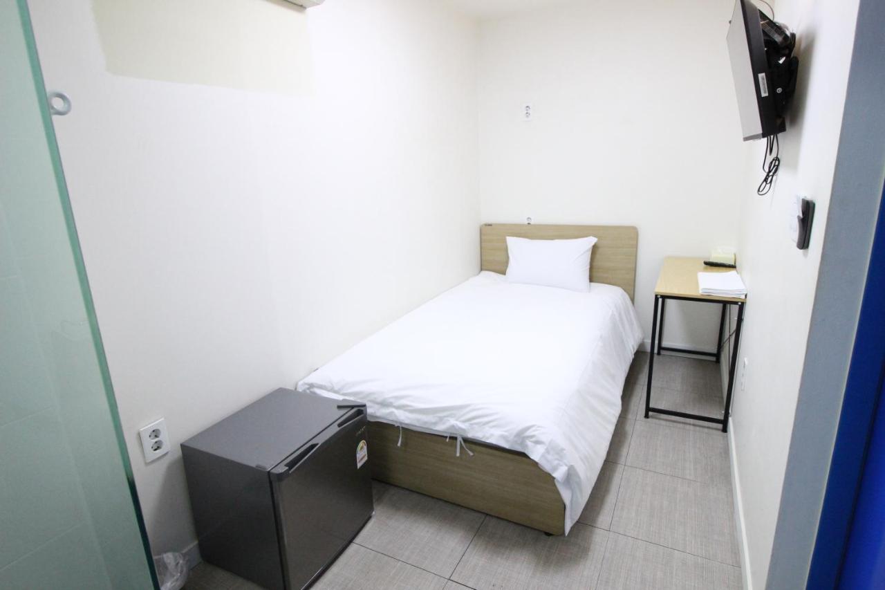 Hotel Golden Park Myeongdong Сеул Экстерьер фото